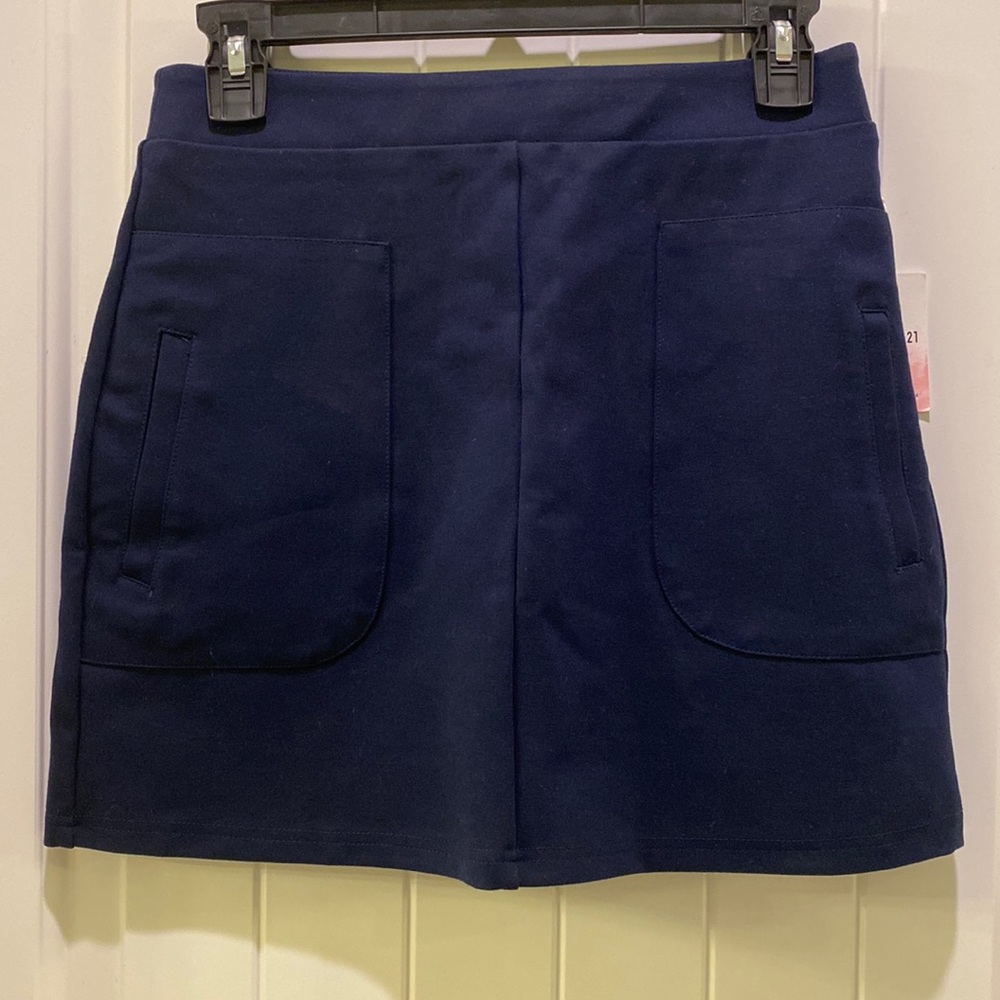 Forever 21 Navy Blue short skirt. Size 24 waist. Never been worn.